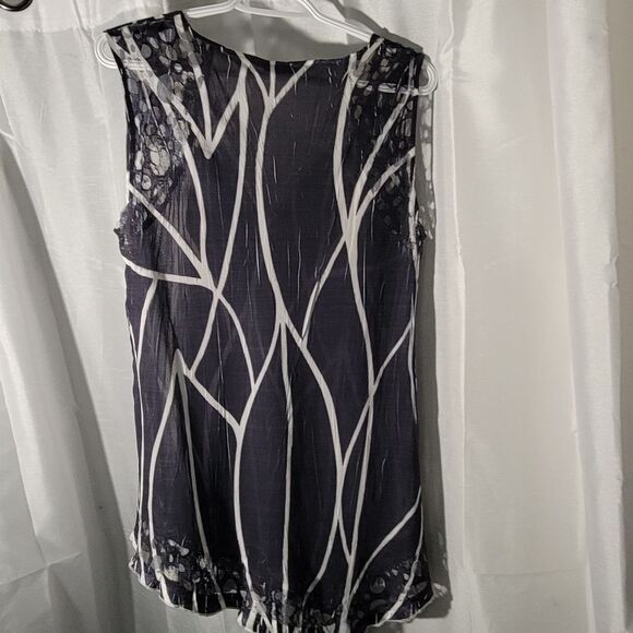 * KOMOROV  black and white sleeveless blouse - Picture 2 of 5